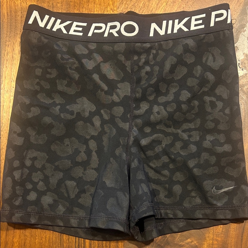 Nike Pro Women's Black Patterned Athletic Shorts